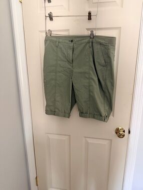 Chico's Olive Green Stretch Waist Shorts